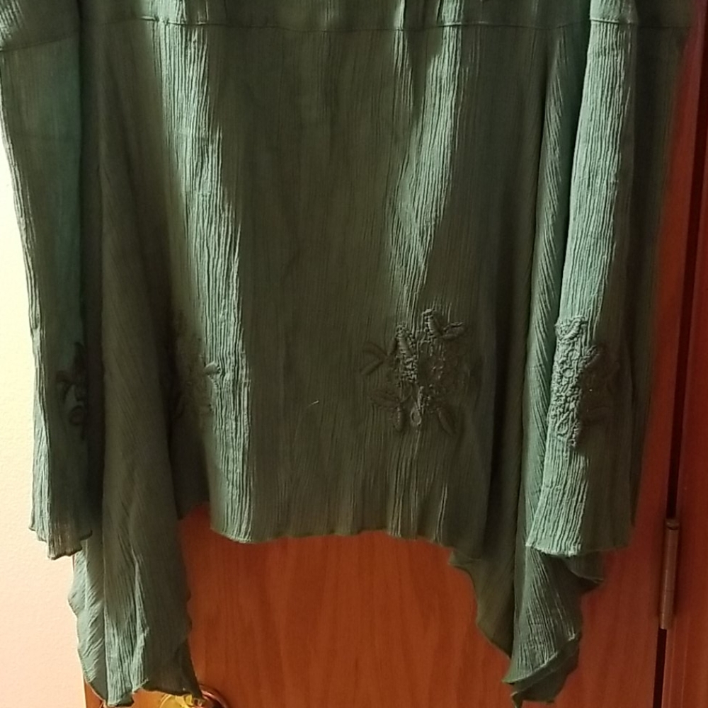 Flower Green Boho Top with Embroidery 3x - Picture 3 of 6